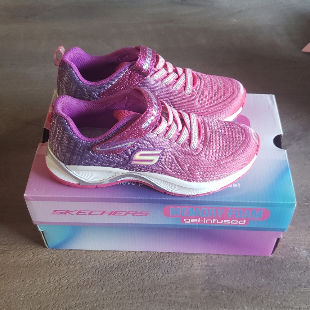 Girls Sketchers Sneakers Size 13.5